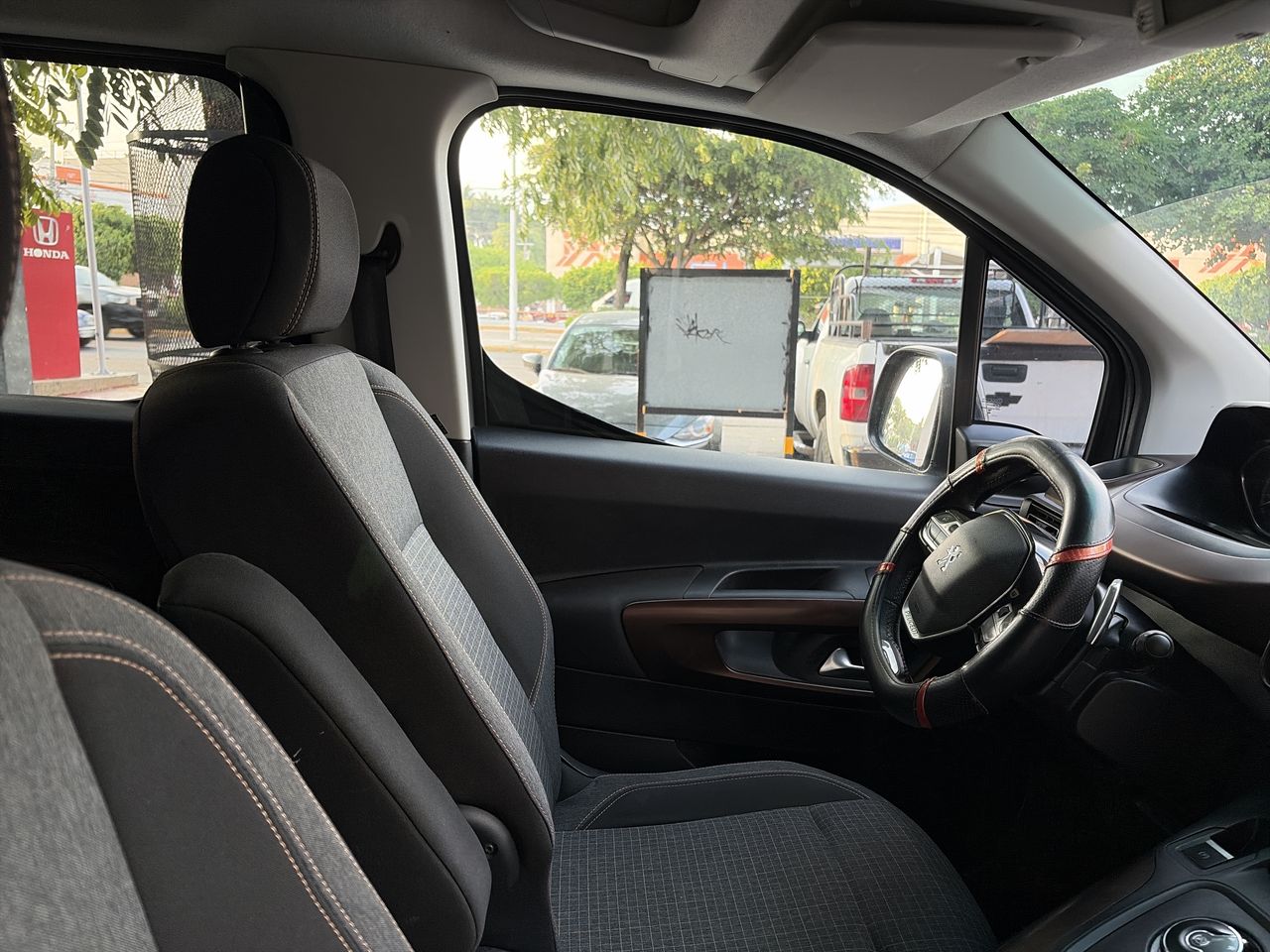 2024 Peugeot Rifter 1.2 Puretech Allure Pack At