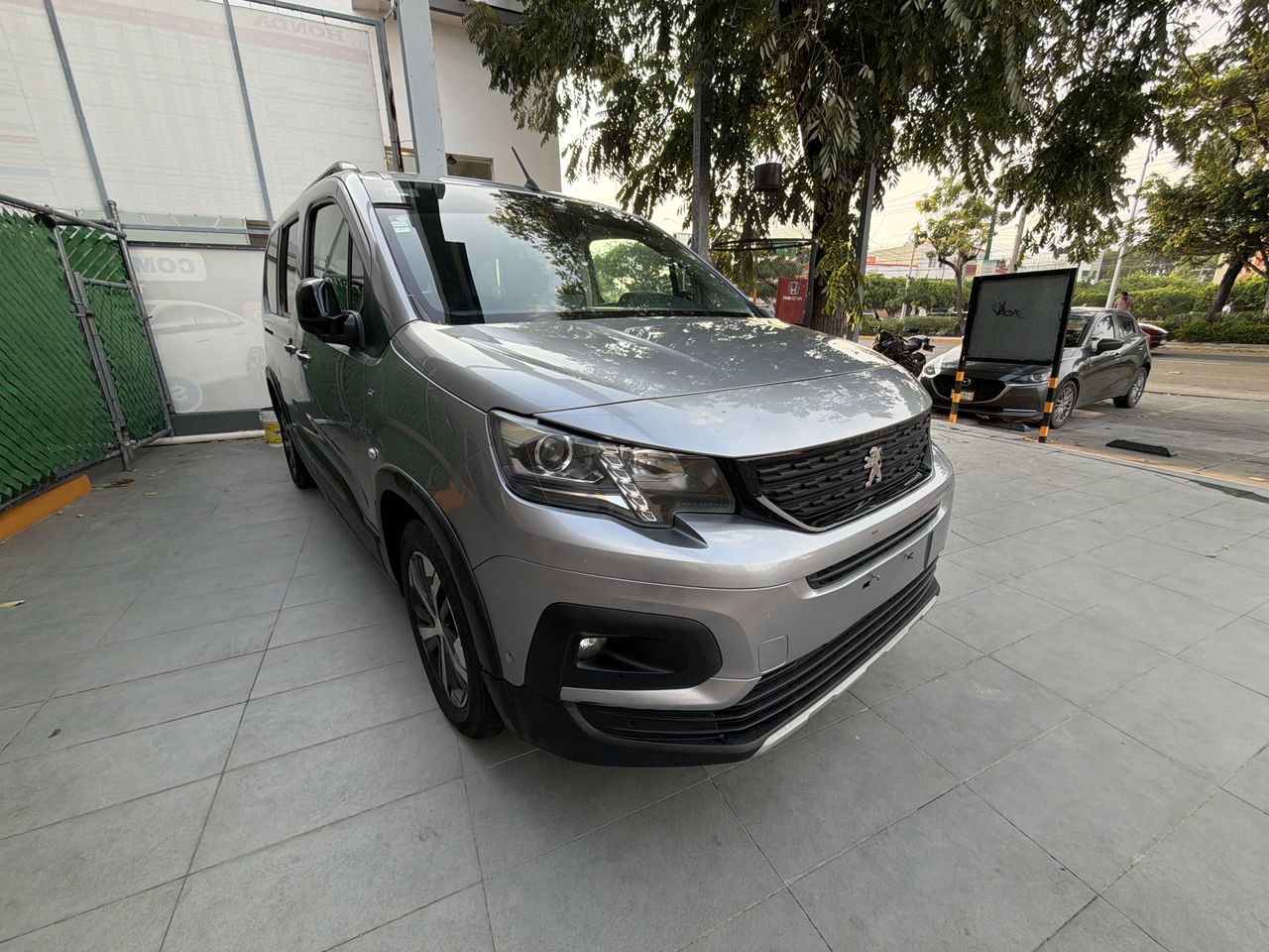 2024 Peugeot Rifter 1.2 Puretech Allure Pack At